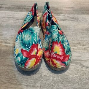 Super cute Tropical Flats! 🌴